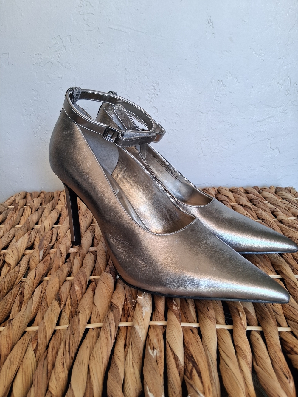Karl Lagerfeld Metallic Sz 8M Silver Pointed-Toe Ankle-Strap Pump